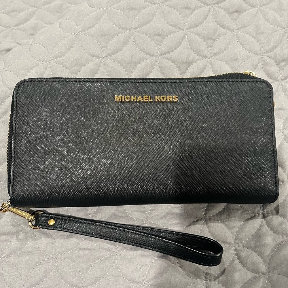 Michael Kors Leather Continental Wristlet, black like new